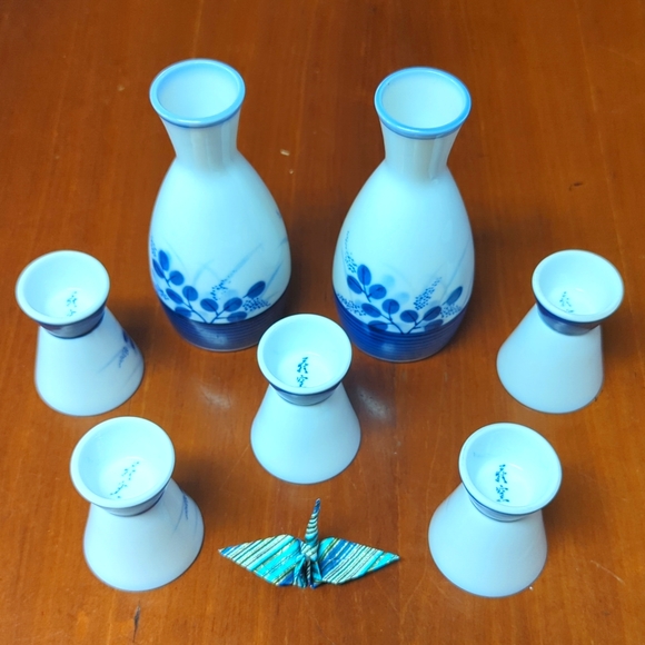Japanese sake wine vessel - Picture 2 of 2